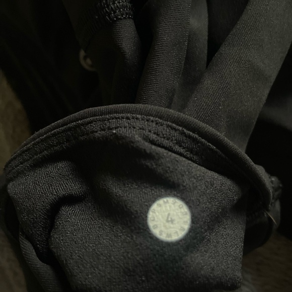 Black Lululemon leggings - Picture 4 of 4